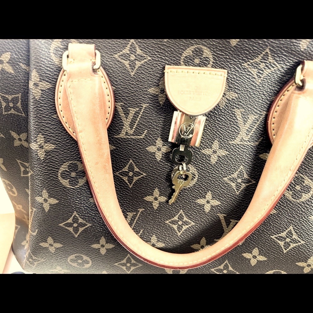 LOUIS VUITTON Monogram RIVOLI MM - Picture 6 of 14